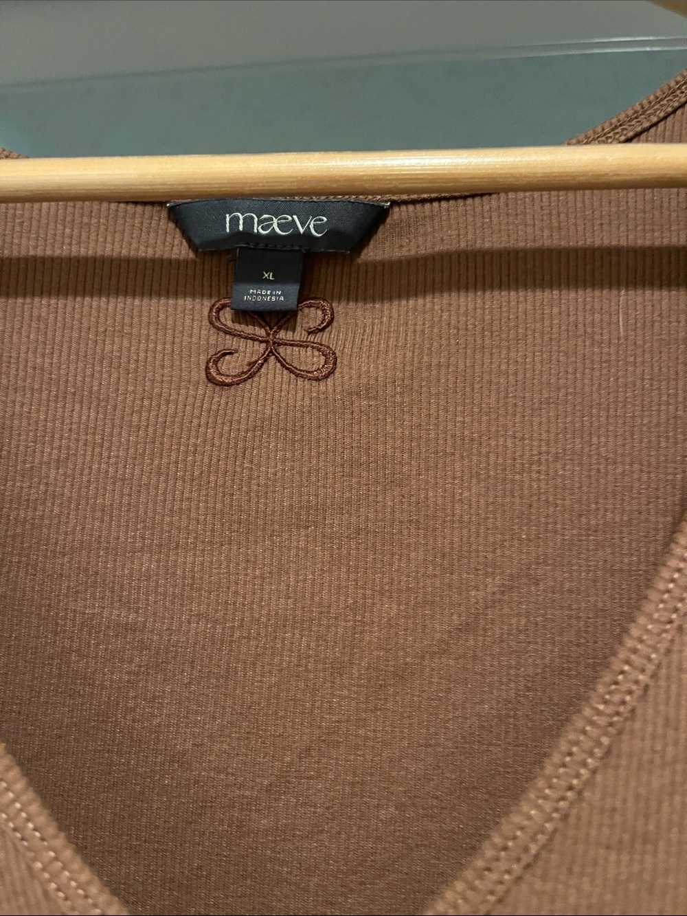 Maeve Brown V-Neck Cap Sleeve Knit Tank Top - Picture 2 of 3